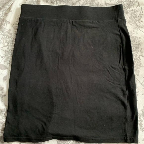 Aritzia Skirt - Picture 3 of 4
